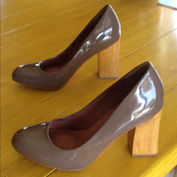 Corso Como Taupe Patent Leather Wooden Heels- 7M - Picture 1 of 8